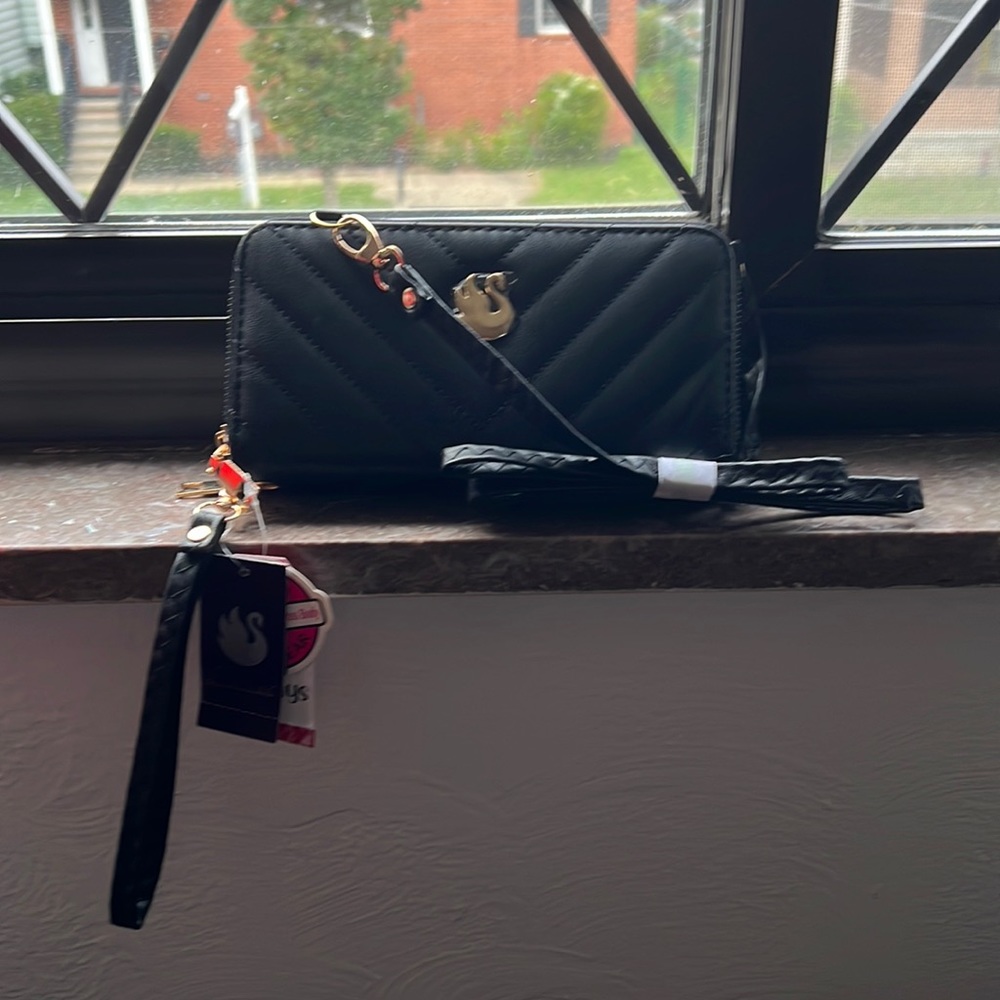Crossbody wallet